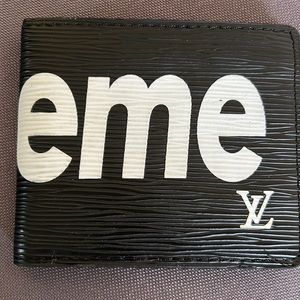 LV supreme wallet